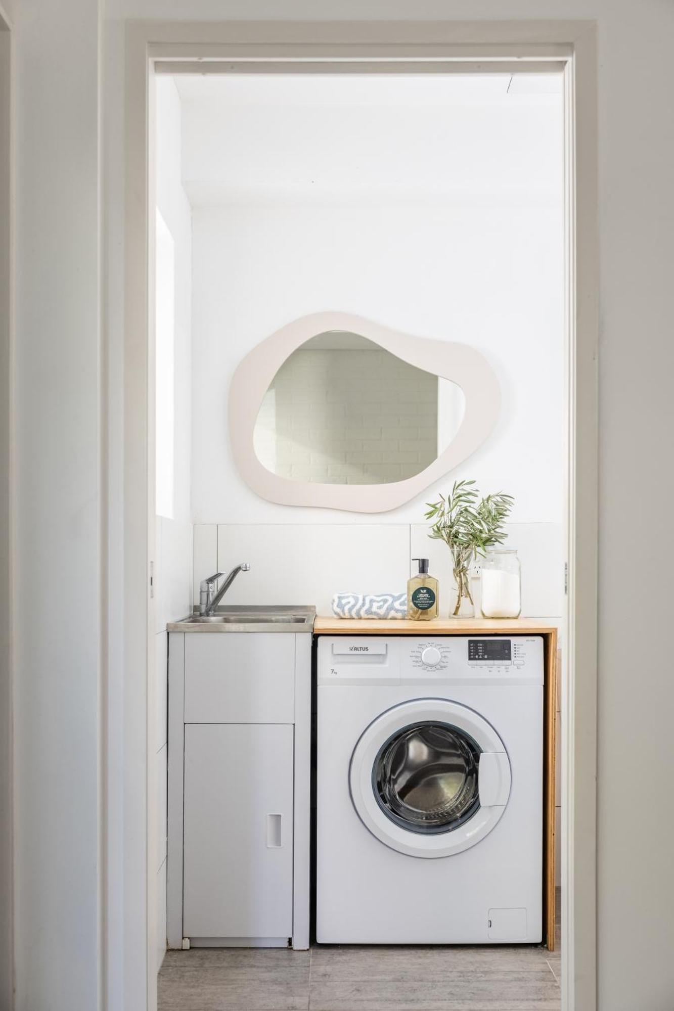 The Seaport Burleigh Apartment *